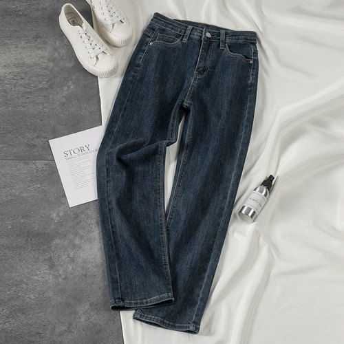 Korean-style petite straight-leg jeans for women: high-waisted, stretchy, slim-fit, plus-size, cropped cigarette pants perfect for spring, fall, and winter.