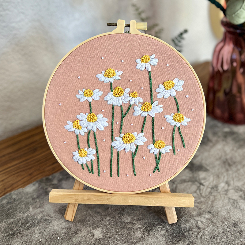 Daisies frescas cuelgan pinturas bordadas a mano DIY material paquete de bordado Lu pintura decorativa de la sala de estar europea pintura de flores inglesas