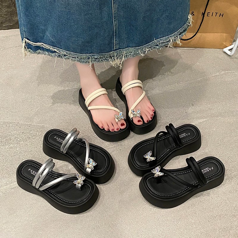 Женские пляжные шлепанцы на толстой подошве в стиле интернет-знаменитостей, лето 2025, новая корейская модель, простые повседневные, надеваются без застежек