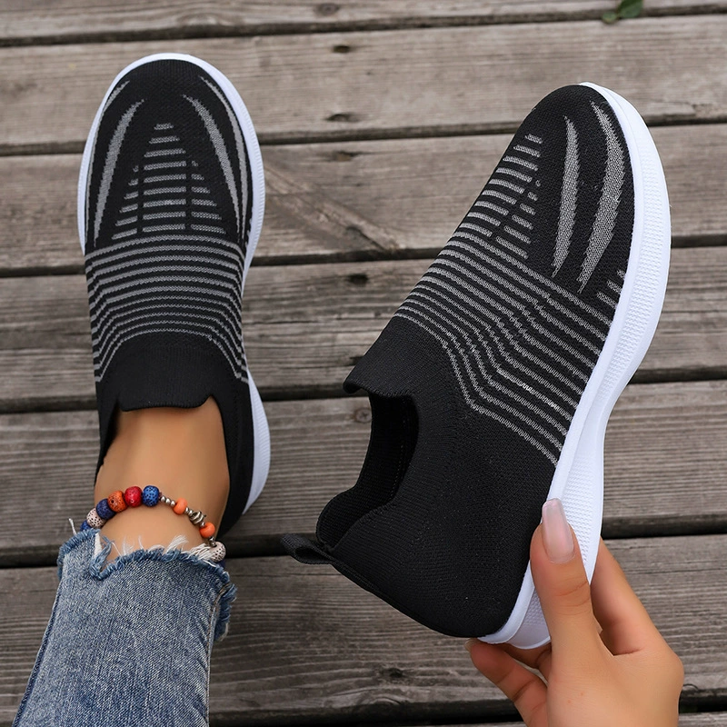 Летние кроссовки 2023 Новые повседневные женские туфли с мягкой подошвой, универсальные Дышащие носки, обувь, кроссовки без шнуровки, внешняя торговля