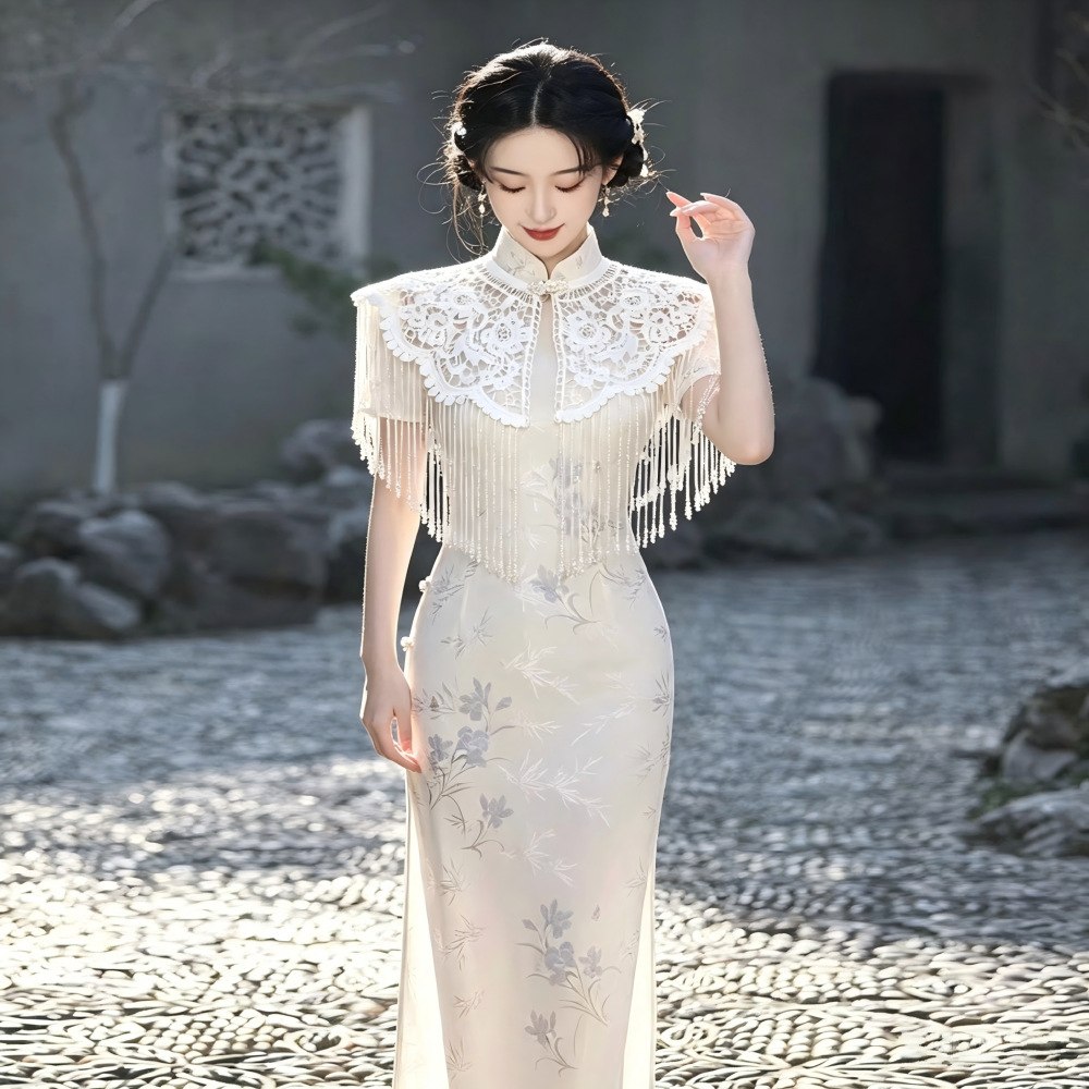 New Chinese-style pearl tassel cloud shoulder cheongsam, 2025 bride's formal dress for wedding receptions, national style slim-fit lace shawl