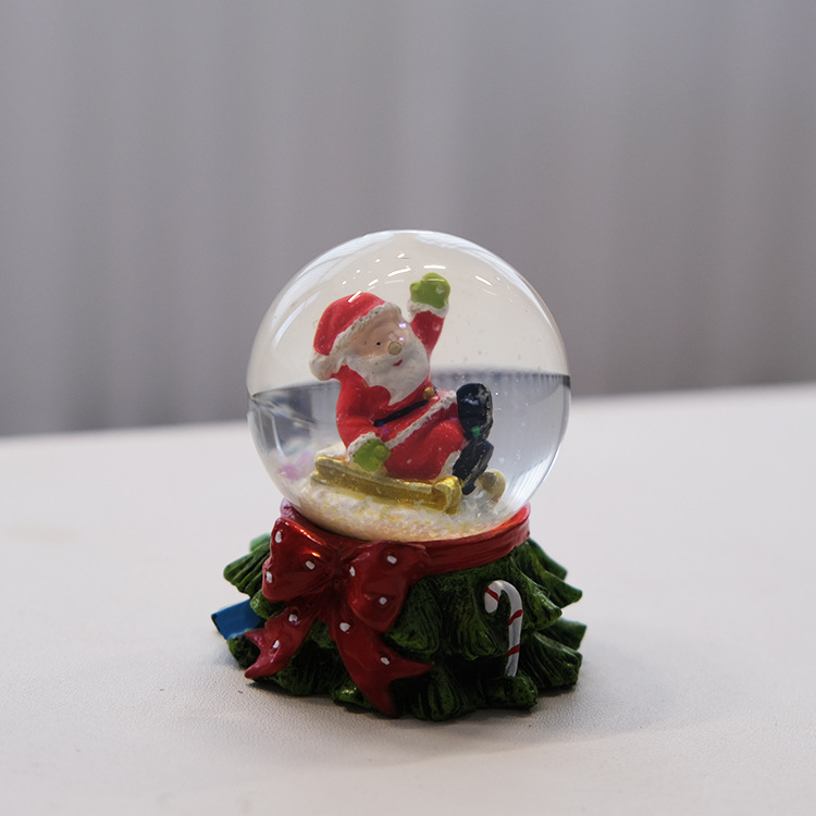 Bola de Nieve Navideña de Resina Decorativa para Escritorio