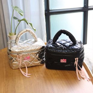 New high-end high-value ins large-capacity portable portable portable storage cute dopamine cosmetic bag for washing