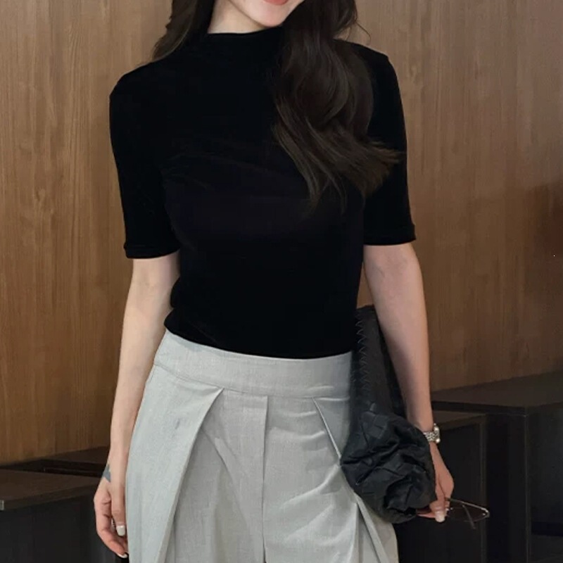 In Stock: Elegant High-End Velvet Half-Turtleneck Short-Sleeve T-Shirt, Slim-Fit Stretchy Velvet Base Shirt In Stock: Elegant High-End Velvet Half-Turtleneck Short-Sleeve T-Shirt, Slim-Fit Stretchy Velvet Base Shirt