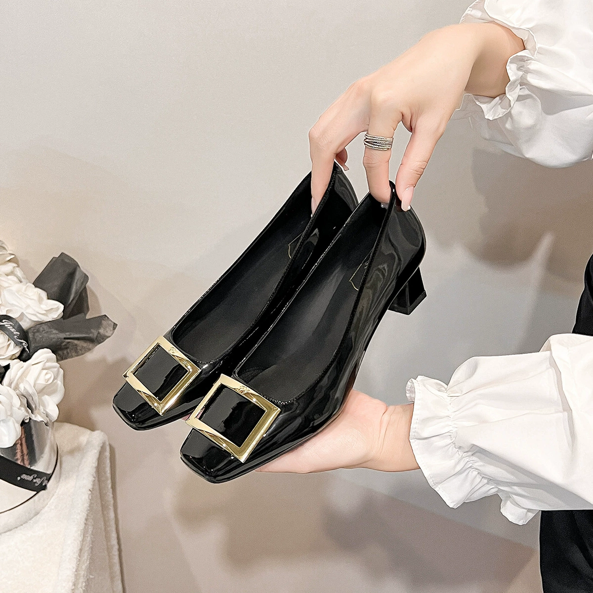 Классические туфли на низком квадратном каблуке с блестящей отделкой, новинка 2025 года, в стиле интернет-знаменитостей, женские туфли для повседневной носки.