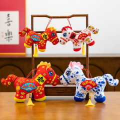 新年吉祥物剪纸小马毛绒玩具公仔国潮马挂件玩偶娃娃国风批发生肖
