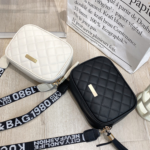 Korean-style fashionable women's embroidered honeycomb grid camera bag with printed shoulder strap crossbody bag with tassel mobile phone bag, stylish and versatile