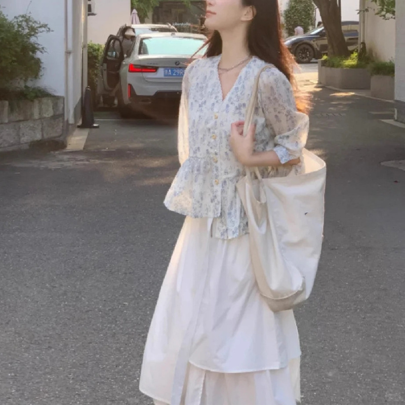 Áo sơ mi nữ tay lửng họa tiết hoa nhỏ mùa hè — Áo sơ mi hoa nhỏ màu xanh chi tiết 1