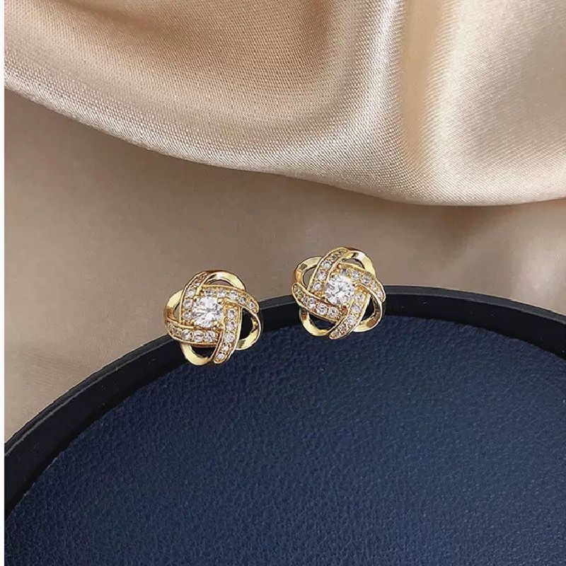 Geometric fashionable elegant earrings with zircon