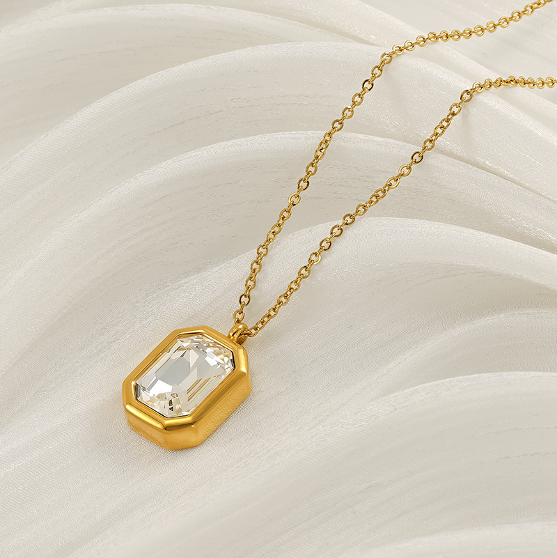 Europa y los Estados Unidos red viento cuadrado de acero inoxidable collar de zircon mujer moda versátil colgante clavícula al por mayor de alta calidad