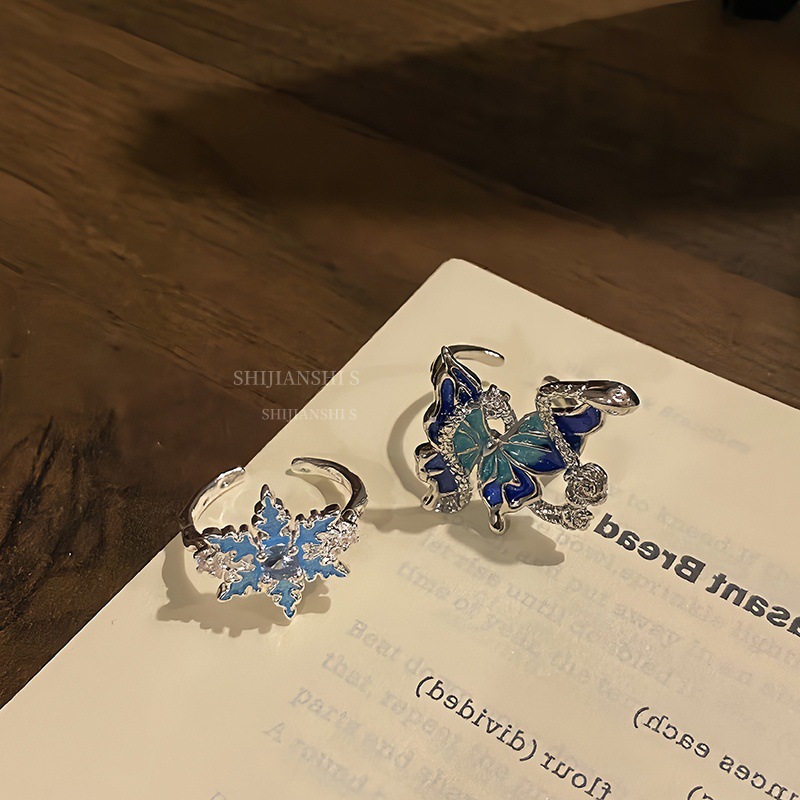 Ice Blue Snowflake Fashion Ring for Women, Snake-Wrapped Finger Ring Accessory with a Cool and Stylish Look