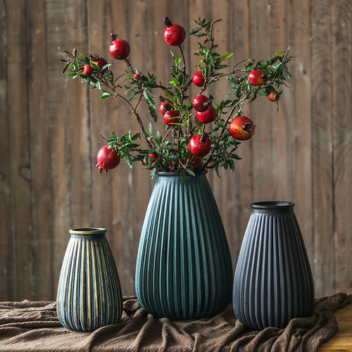 Floral Vase with Retro Pottery Style, Chinese Artistic Antiquity, Light Luxury Bronze-Imitation Vase, Vintage, Distressed, Dried Flower Vase