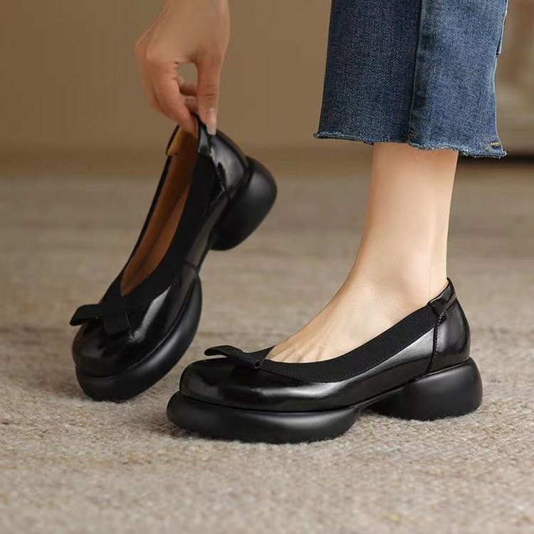 Modas redondas con suela gruesa, zapatos de mujer Marizhen, otoño 2025, nuevos zapatos de mediana edad de un solo pie, zapatos de cuero pequeños.