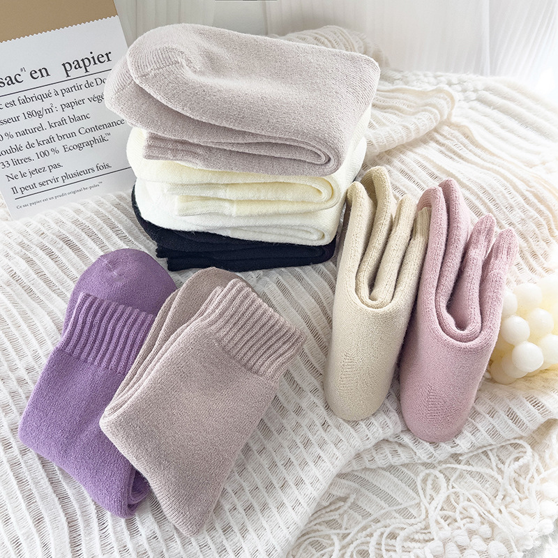 Calcetines de invierno para mujeres, calcetines de cachemira calientes, calcetines de algodón de color sólido, calcetines de dormir, calcetines de piso, mes