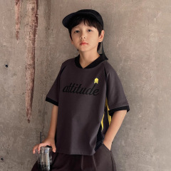 2025年夏新作 子供用カラーブロック半袖Tシャツ 男の子Vネックアメリカンスポーツトップス おしゃれな男の子用半袖Tシャツ