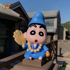 Q版クレヨン小新済公小新手弁COS済公潮は車の中控台の装飾品の模型の手を遊びます。