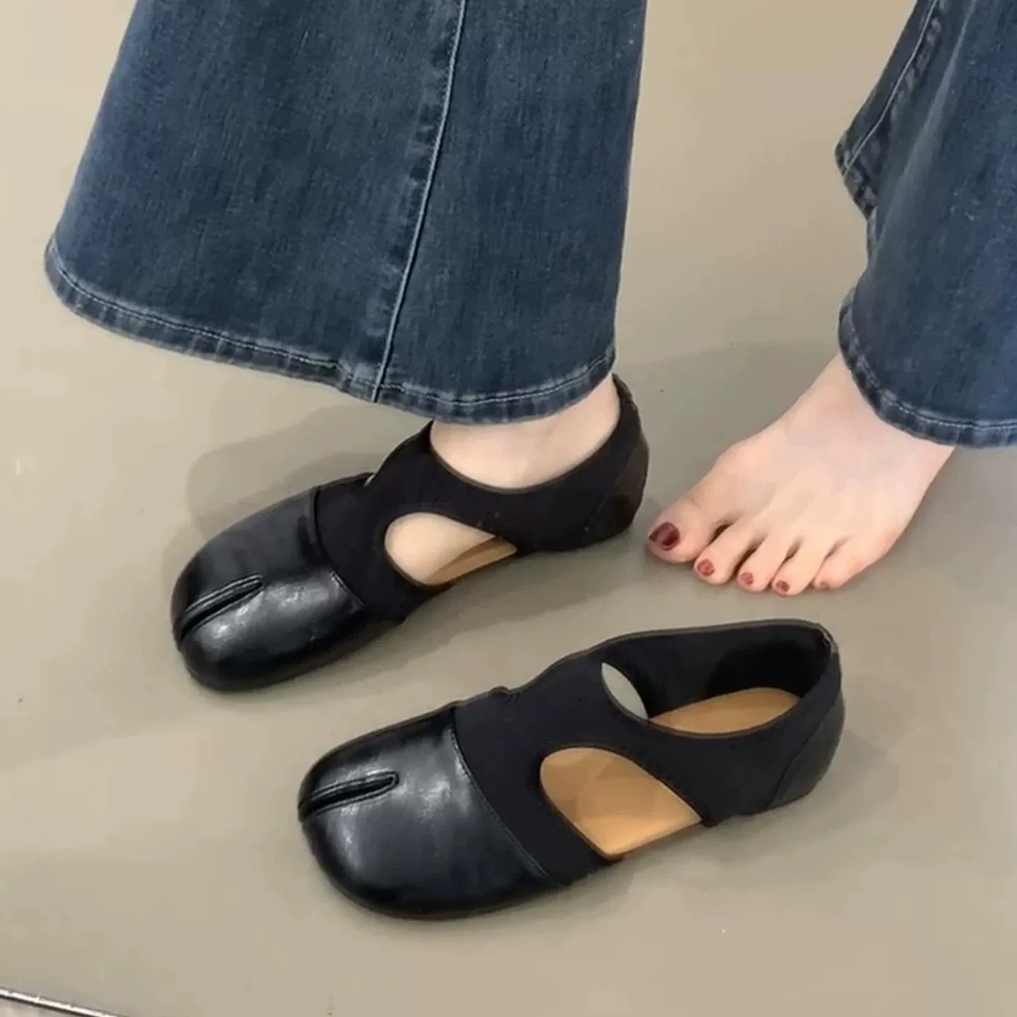 2026 primavera nueva moda nicho tela elástica cómoda dedos de dedos zapatos casuales de mujer zapatos planos huecos zapatos casuales