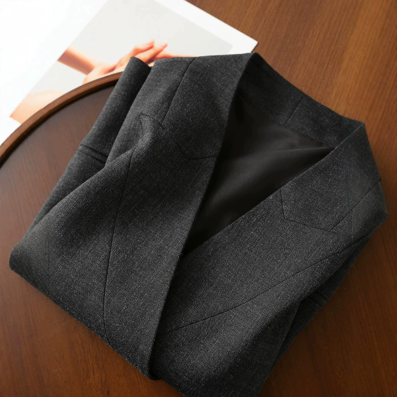 Designer style niche women's faux notched lapel vest, layered look, slimming, 2-button short blazer vest, new for autumn