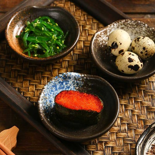 Cross-border Japanese condiment dish creative ceramic soy sauce dish commercial dipping vinegar dish 3-inch round small dish manufacturer wholesale