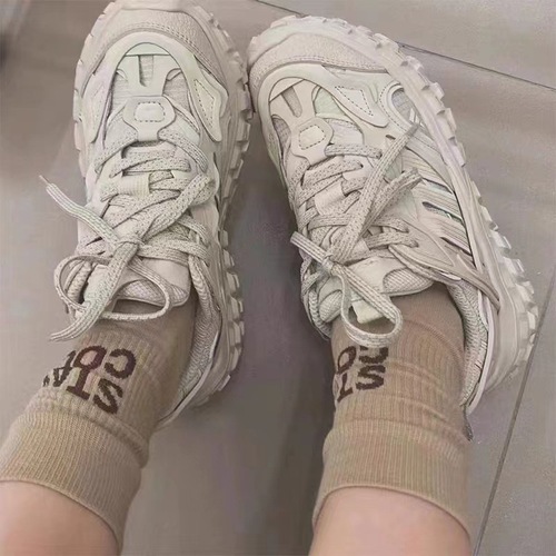 Trendy streetwear brand—cool, edgy, and effortlessly stylish! Niche European-style coffee-colored sports socks that are a social media sensation—perfect for both men and women as mid-calf-length socks.