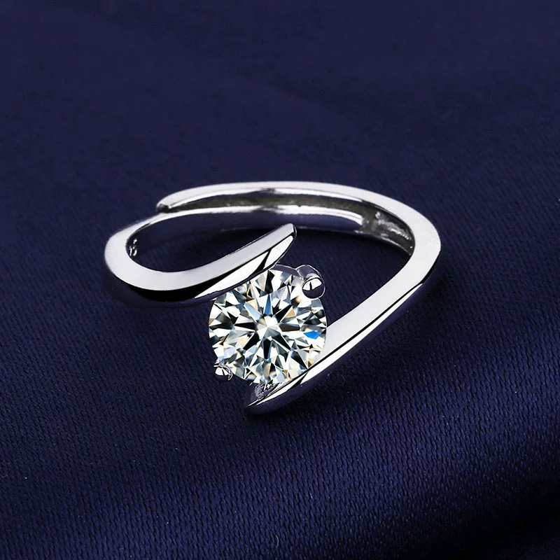 Trend accessory, wedding ring, simple and elegant design, one carat diamond