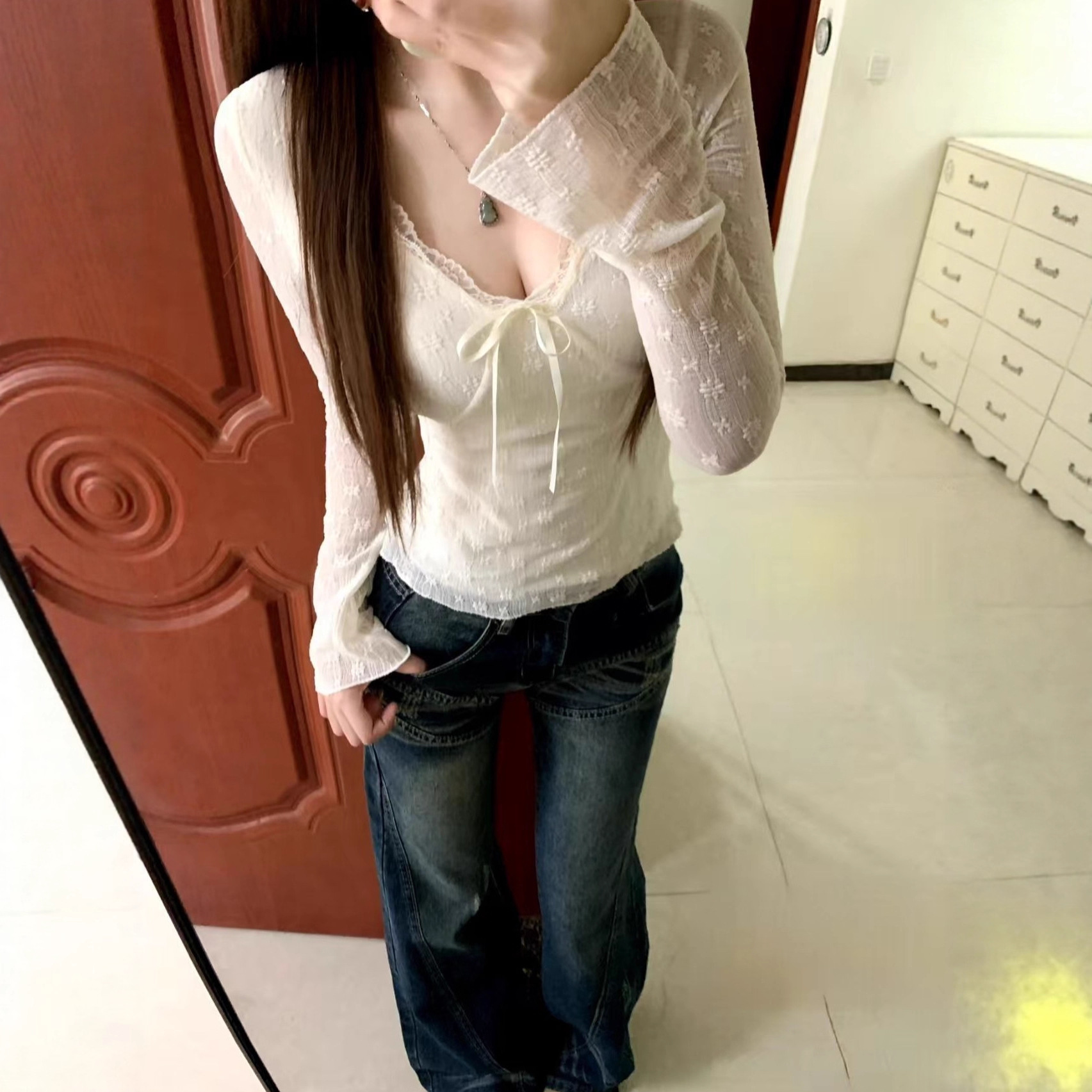 [Factory Ready Stock] Velvet Thickeneded Lace V-Neck Bottoming Shirt for Autumn and Winter with Slim Long-Sleeved Top