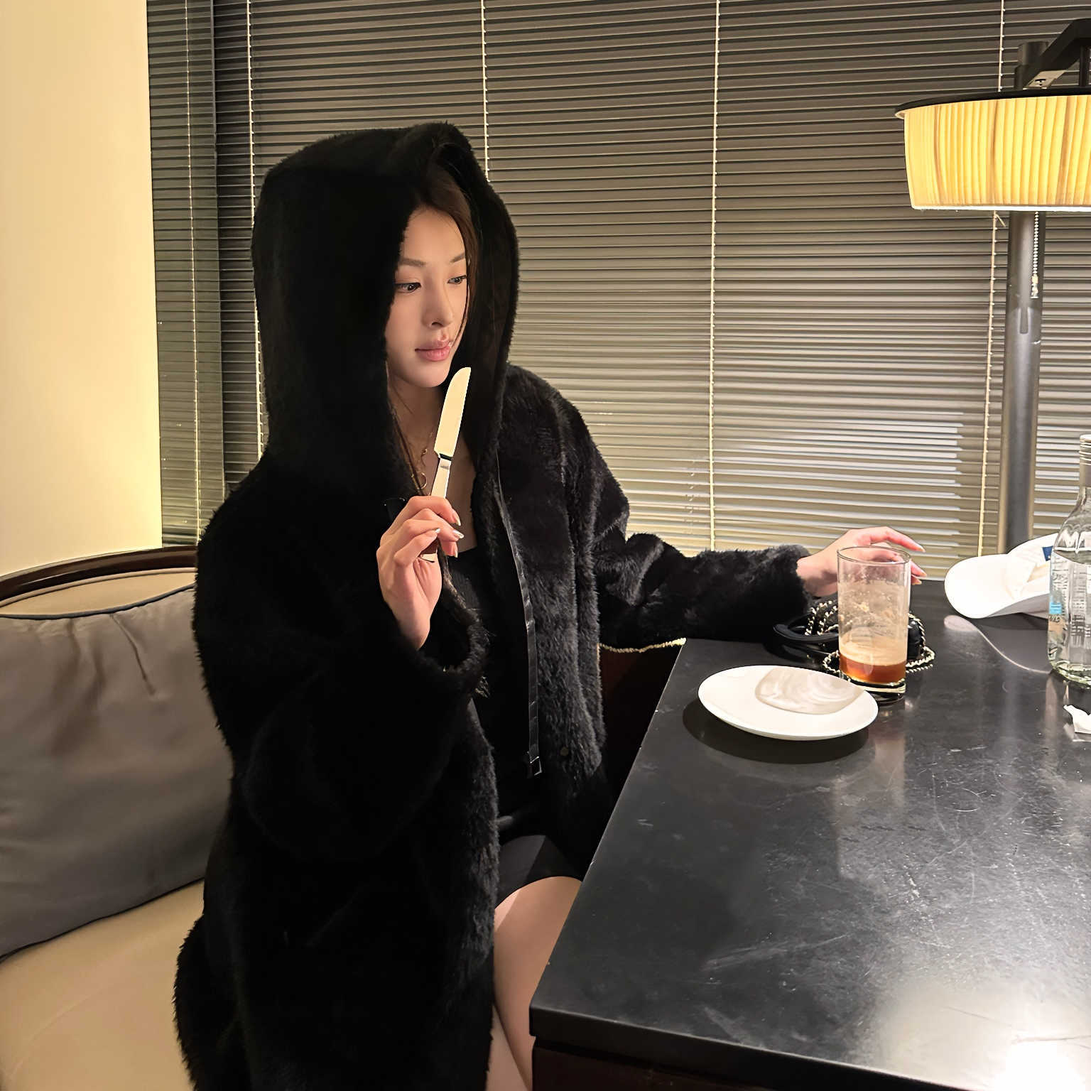 跨境连帽短款黑棕色法国进口小拉贡女皮毛一体秋冬外套Lacon皮草