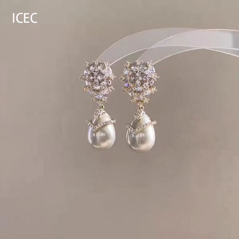 フランス式の清冷感の銀色の金属のイヤリングの真珠のドリルのフリンジデザイン感の耳飾りのファッションの高い顔の値の女性の耳飾り