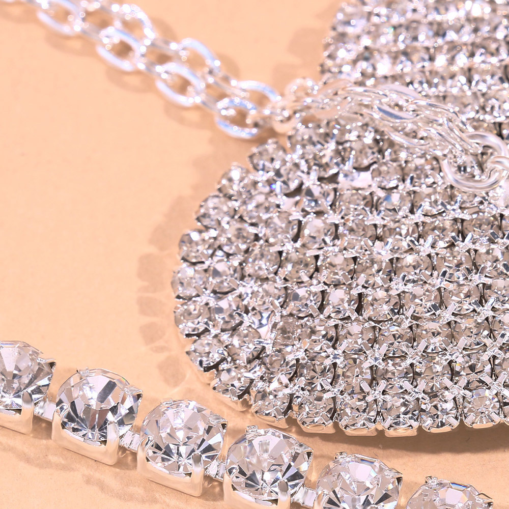 Europa y América caliente-Venta en forma de corazón rhinestone pegatinas en el pecho de las mujeres sexy Halter brillante Cadena de pecho de múltiples capas cadena de la cadena del cuerpo