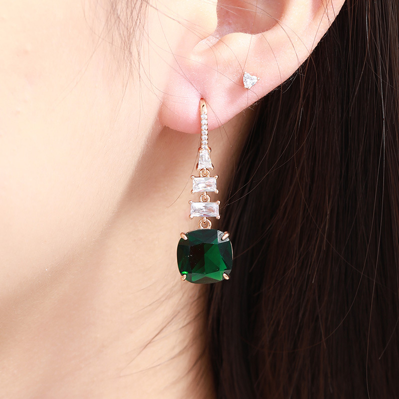 Xuping joyería retro europea y americana imitación de colores lujosos pendientes de diamantes largos pendientes de esmeralda gota de agua para mujeres