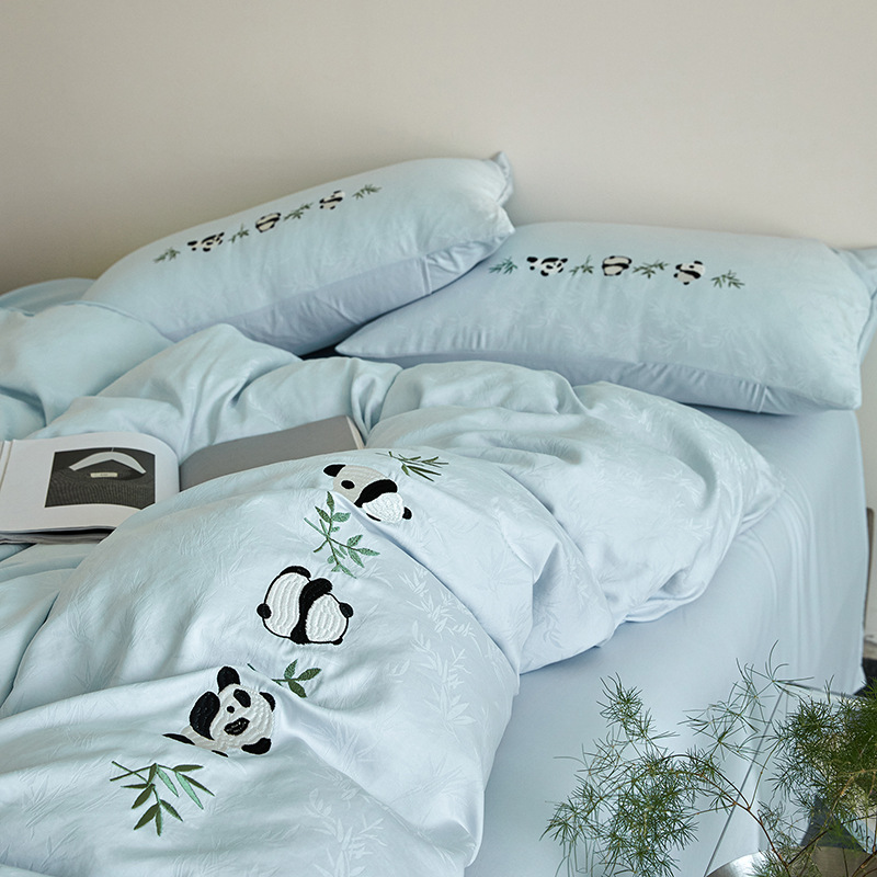 Cama de seda de hielo de cuatro piezas de dibujos animados 2025 nuevas sábanas, fundas de edredón, ropa de cama de dormitorio de tres piezas, transpirable y cómoda