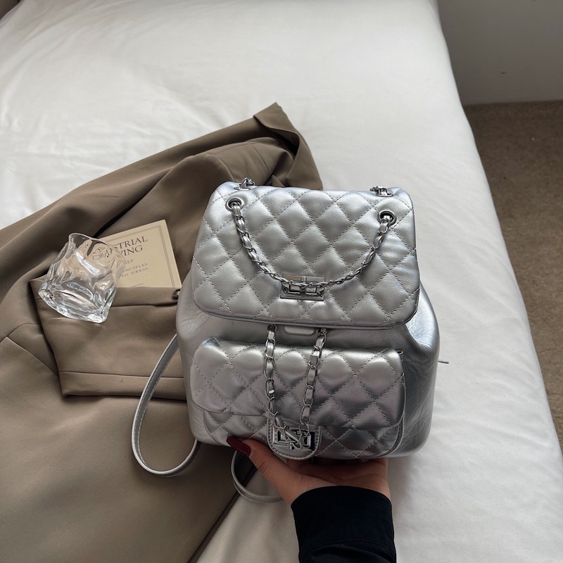 Chaîne de diamond bolsas de viaje femeninas de estilo de fragancia versátil 2026 mochila de moda de hombro nueva mochila de gran capacidad pequeña