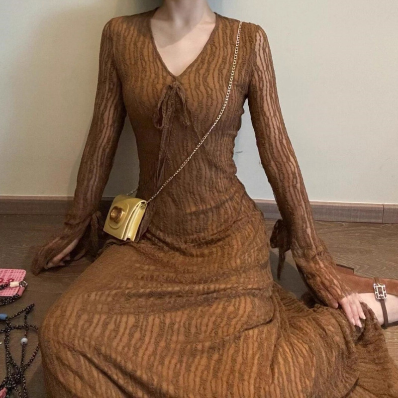 Autumn and Winter Inner Wear for Small People, Slim-Fitting Bottoming Long Skirt, French Brown Collar Lace Long-Sleeved Dress for Women