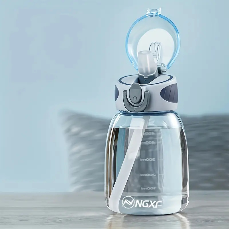 Comercio exterior transfronterizo nueva taza de pajita de plástico estilo caliente de Amazon verano estudiante estudiante taza de vientre de plástico fábrica cabello liso