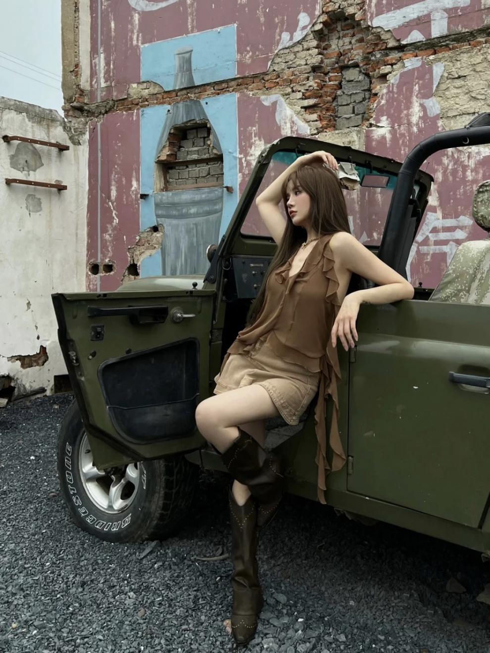 2025 Spring and Autumn Season New Pointed Rivet Trouser Sleeve Show Slim Western Cowboy Boots Thick Heel Side Zipper_voghion.com