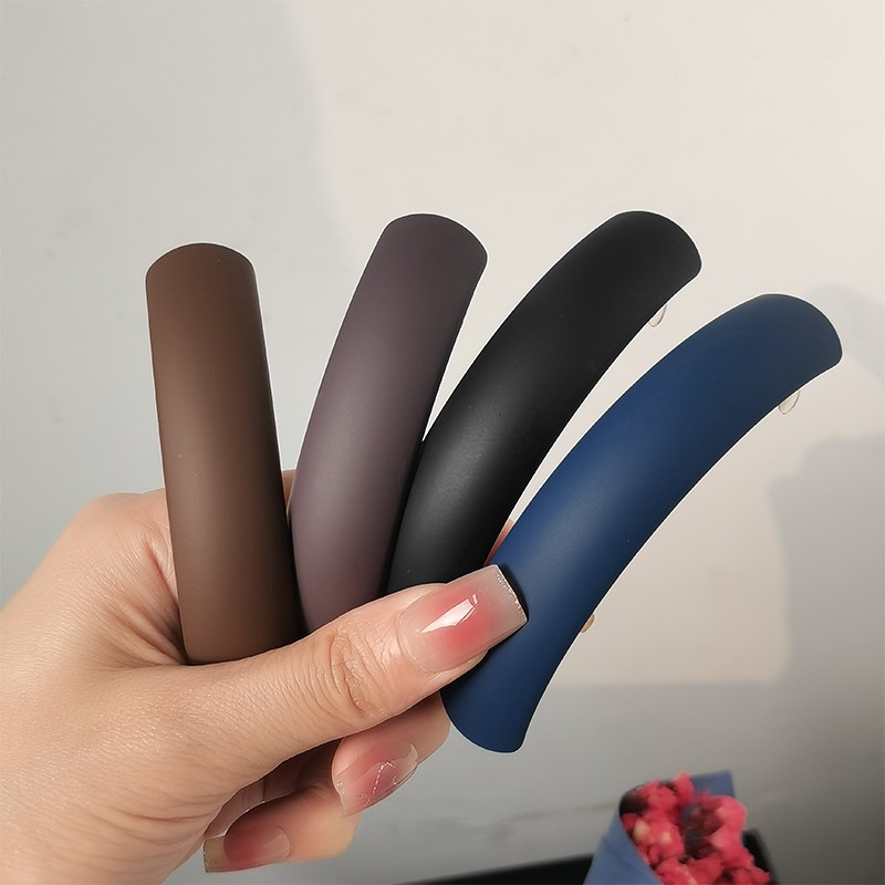 Minimalistische matte haarklem voor dames elegante haarspeld_voghion.com