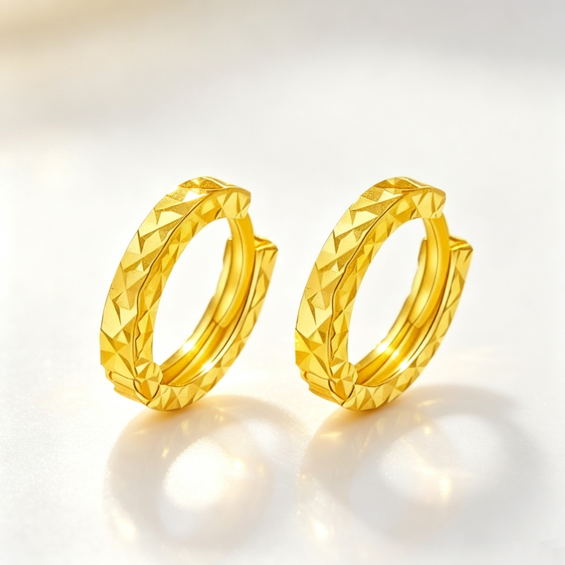 Trendy and simple frosted hoop earrings with a minimalist design, fashionable and unique, with a high-end feel and versatile style