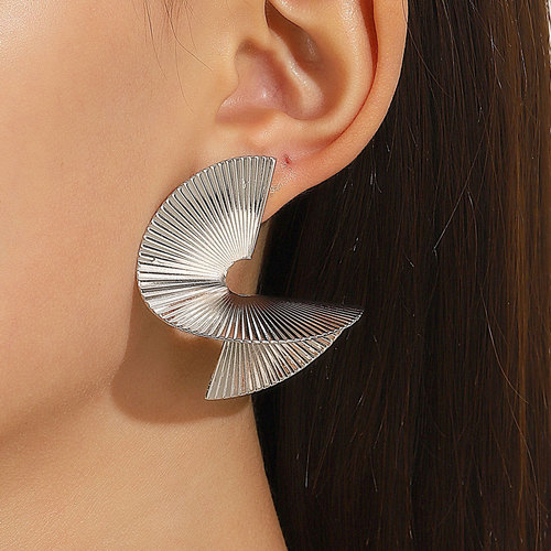 European and American ins style exaggerated irregular earrings for women, personality and temperament fan-shaped sequin earrings cross-border fashion earrings