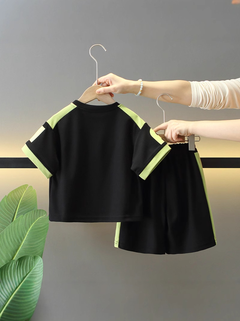 Traje de verano de manga corta para niños 8080, nuevo estilo 2026, ropa deportiva para niños, ropa de verano para niños pequeños, ropa a la moda