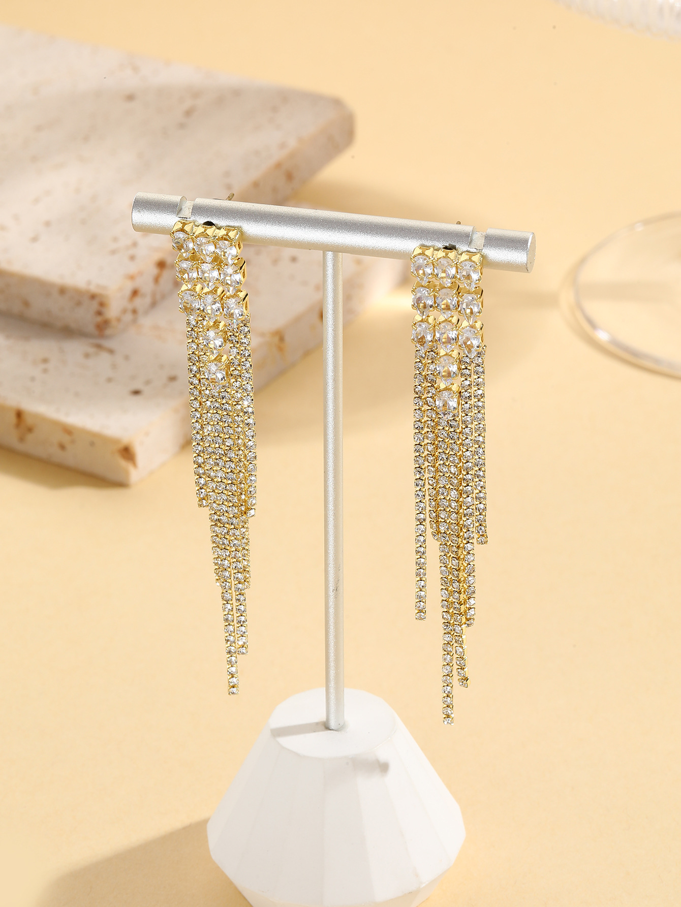 Orecchini pendenti con nappe zircone gioielli eleganti_voghion.com