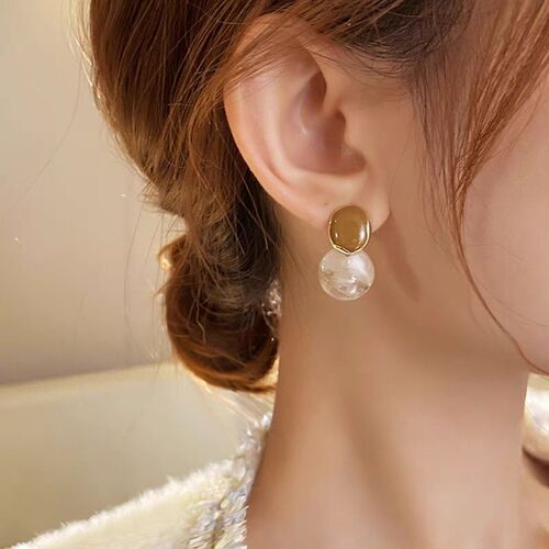 Design Hong Kong style earrings for women, sterling silver needle earrings, autumn and winter style earrings, new light luxury earrings