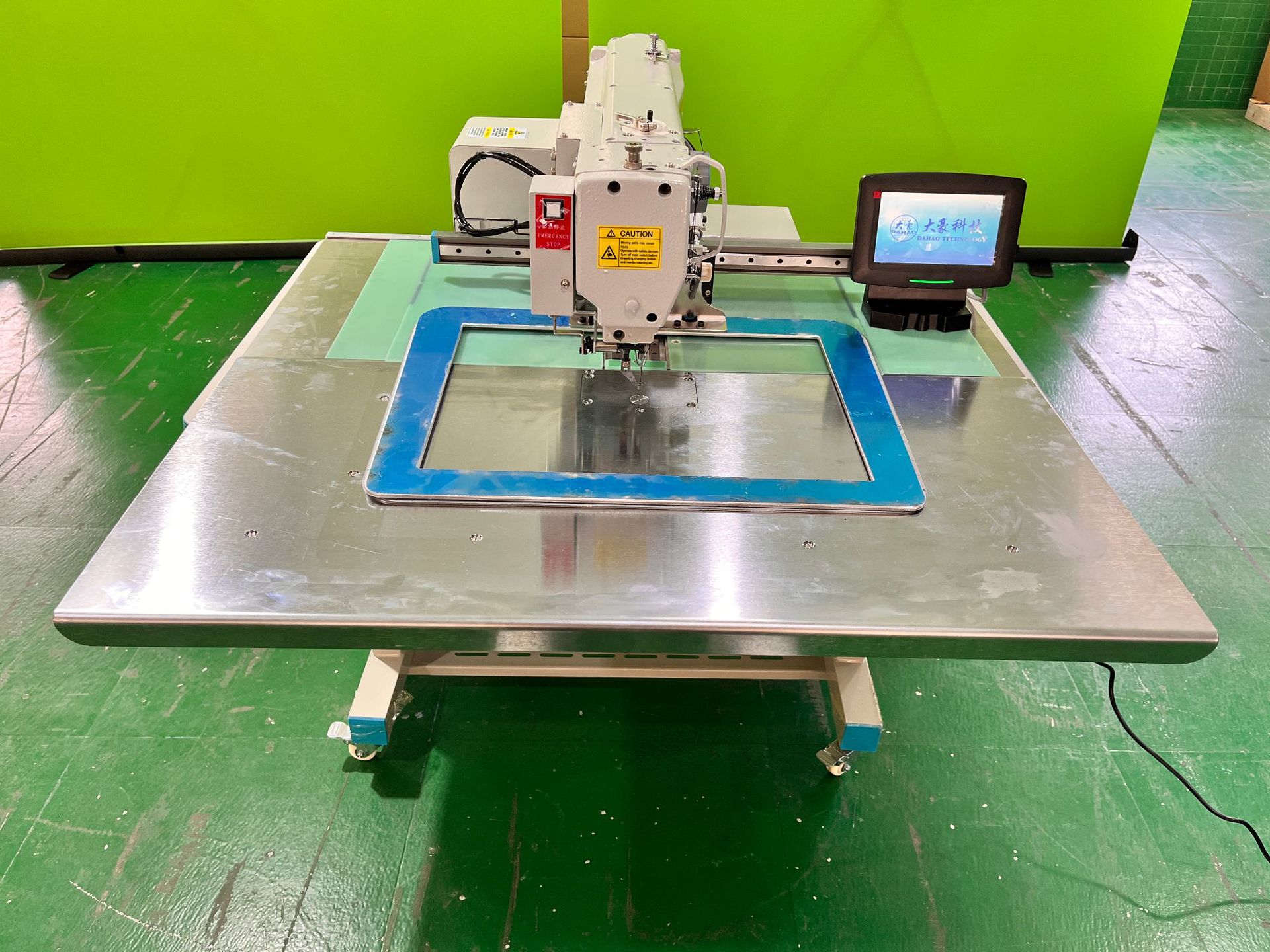 Máquina de patrones de computadora de la marca LVBU insignia de cuero marca registrada máquina de patrones máquina de coser industrial