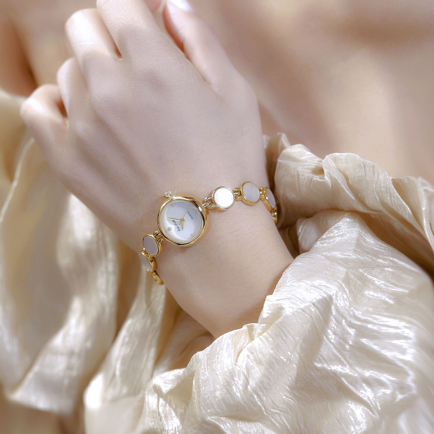 60g Weight Tempered Glass Mirror Material Fine Steel Strap Material Watch Classification Pointer Display Type Jewelry Buckle Buckle Style Round Dial Shape Holiday, Daily Occasion Quartz Movement Solid Color Pattern All Seasons Season Women's Gender Casual, Classic Style Style Casual Classic Style Solid Color Jewelry Buckle Quartz Watch 10