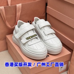 馬思純Acne笑顔の小さい太った丁のマジックは白い靴の女性を貼って厚い底の7cmの頭の層の牛革の女性の靴を高く上げます。