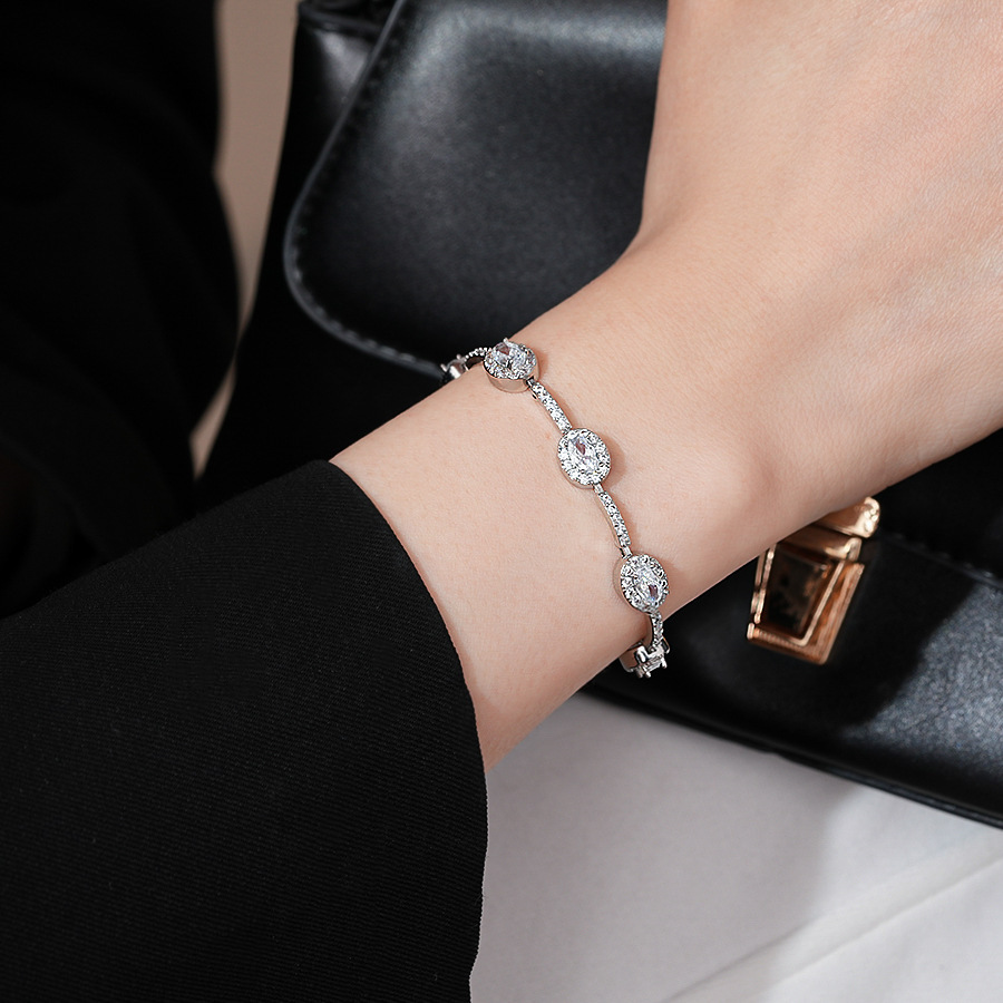 Pulsera de amor solar de circón galvanizado en oro real