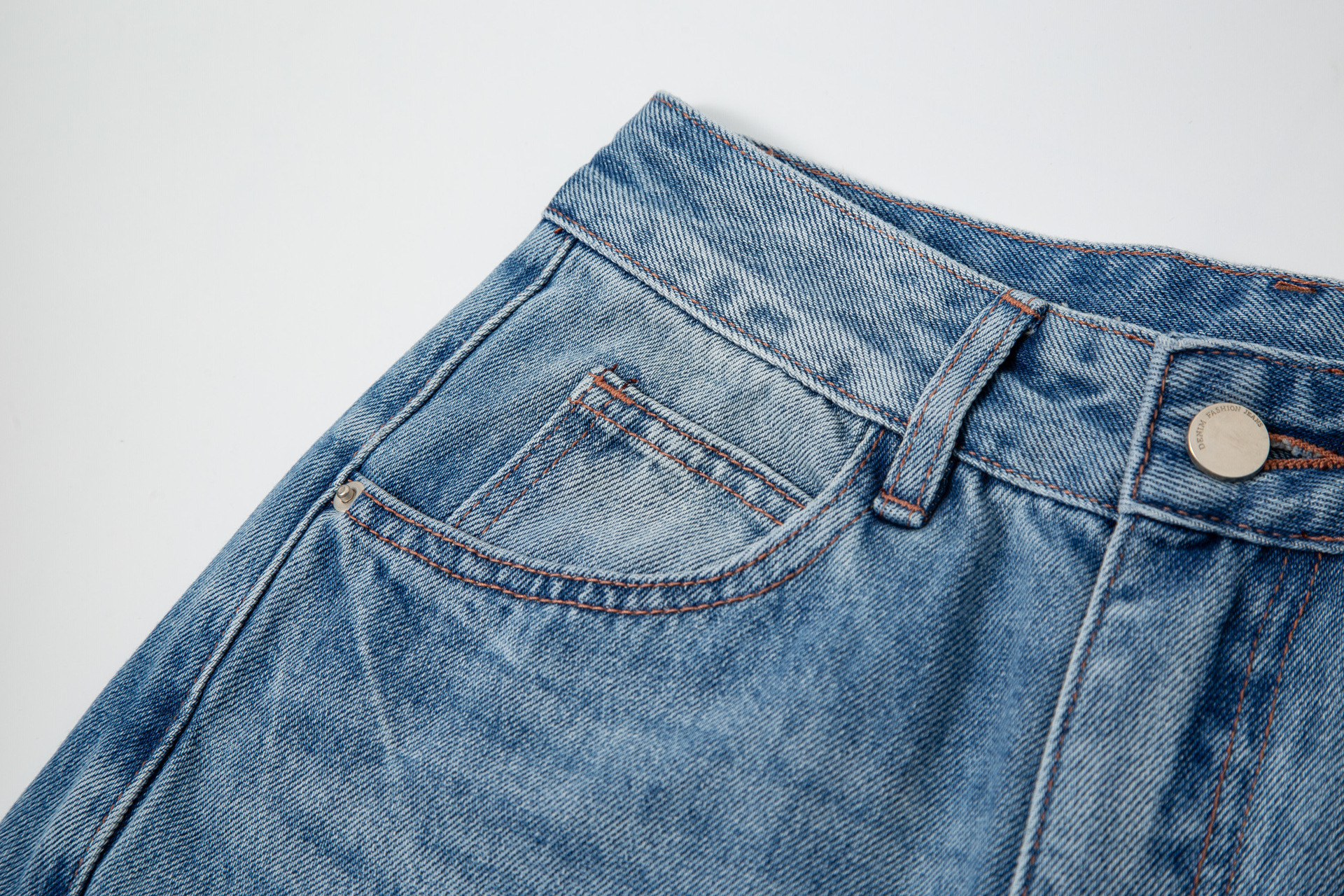 Hellblaue High-waist Balloon Jeans Mit Geschwungenem Saum Damen_voghion.com