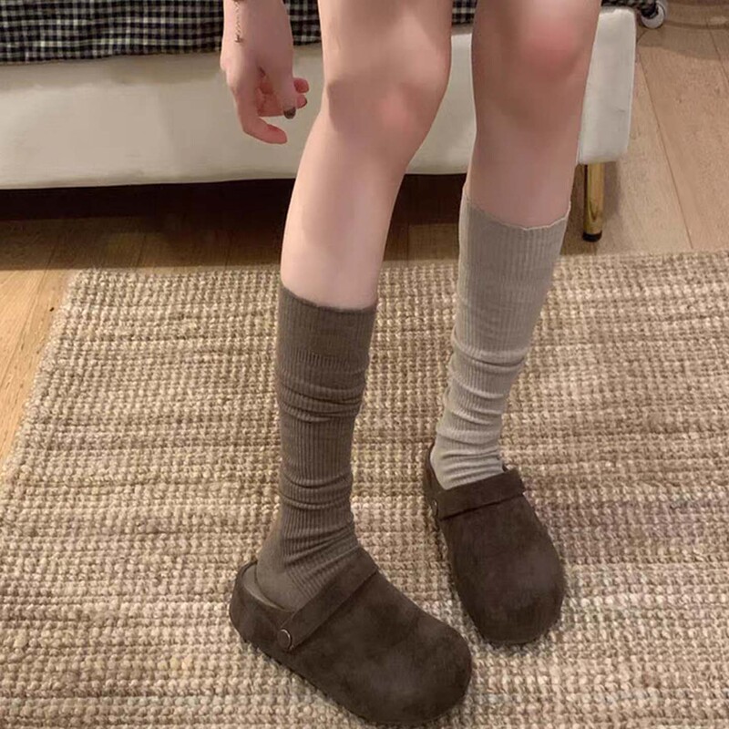 Hainan Autumn and Winter Coffee-Colored Calf Socks for Women with Vertical Stripes, Slimming Mid-Length Socks Paired with Birkenstock Shoes, Slouch Socks in Off-White