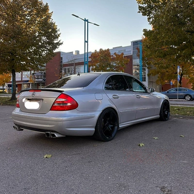 320 AMG tail pressing carbon – Fixed wind wing