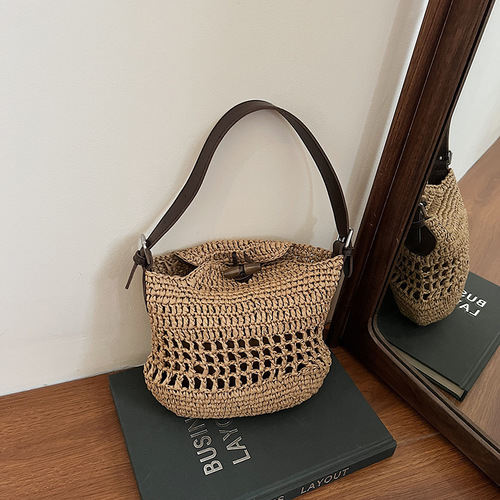 Cross-border 2025 New Hand Crochet Shoulder Bag with Underarm Design, Grass Weave Summer Handbag for Unique Women, Trendy Handbag