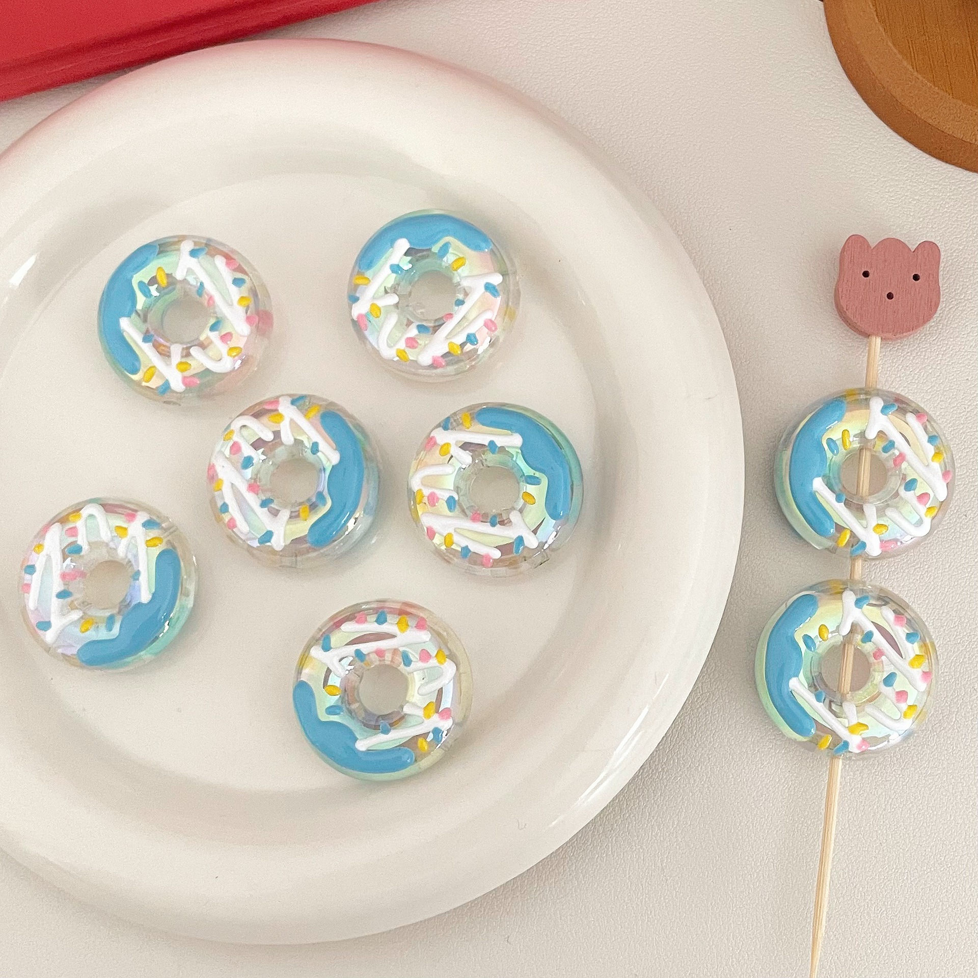 Acrílico chapado en color de dibujos animados industria pesada pintados a mano rosquilla cuentas sueltas cuentas diy accesorios de material colgante de cadena de teléfono móvil